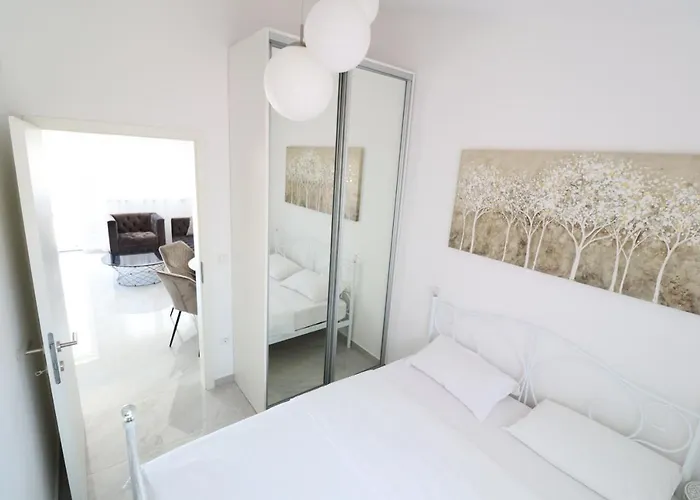 Vrsi Apartments *