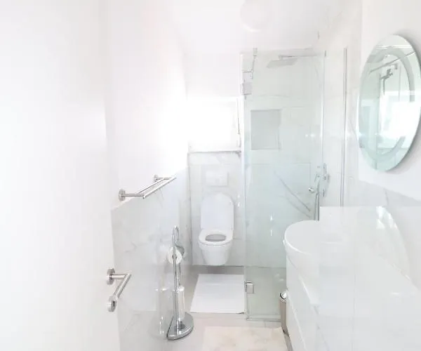 Vrsi Apartments 公寓 *